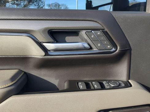 Used 2025 Chevrolet Silverado 2500 ZR2 w/ Technology Package image 24