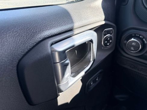 Used 2024 Jeep Gladiator Rubicon image 11