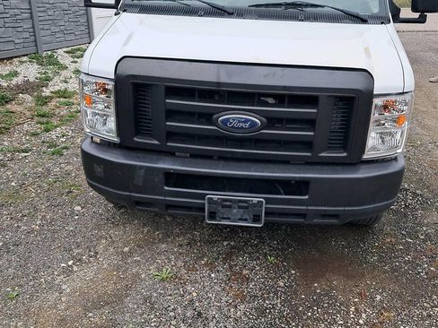 Used 2018 Ford E-450 and Econoline 450 Super Duty w/ Power Windows & Locks Group RWD image 3