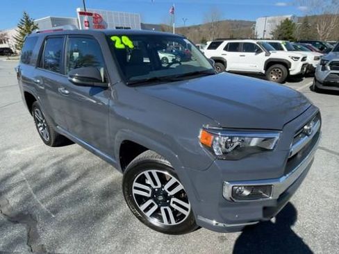 Used 2024 Toyota 4Runner Limited AWD/4WD image 2