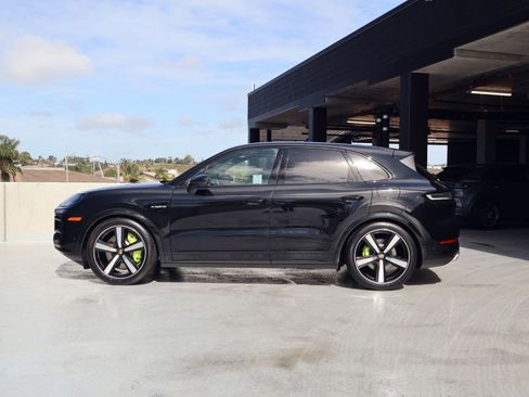 New 2026 Porsche Cayenne E-Hybrid AWD/4WD image 2