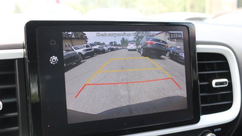 Used 2025 Hyundai Venue Limited FWD image 16