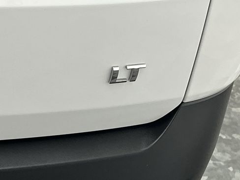 Certified 2023 Chevrolet Traverse LT image 34