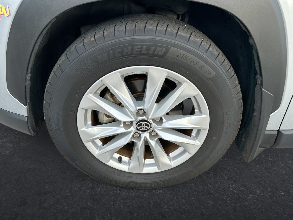Used 2024 Toyota Corolla Cross LE FWD image 10