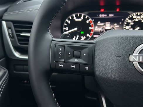 Certified 2025 Nissan Rogue SV image 22