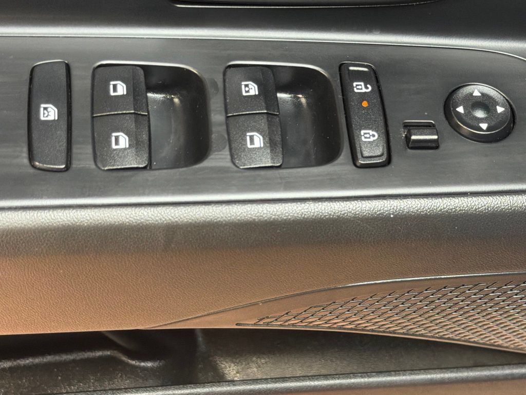 Certified 2025 Hyundai Elantra Sport FWD image 21