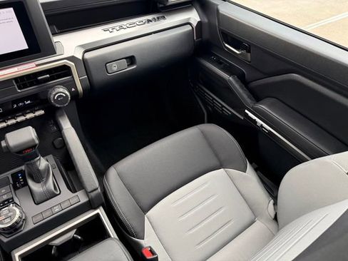 Used 2025 Toyota Tacoma TRD Off-Road image 26