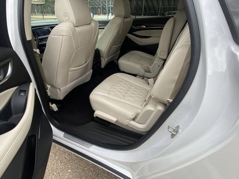 Used 2022 Buick Enclave Avenir w/ Avenir Technology Package image 16