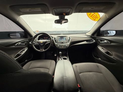Used 2017 Chevrolet Malibu LT image 3