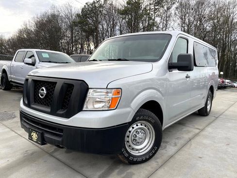 Used 2019 Nissan NV 3500 S image 3
