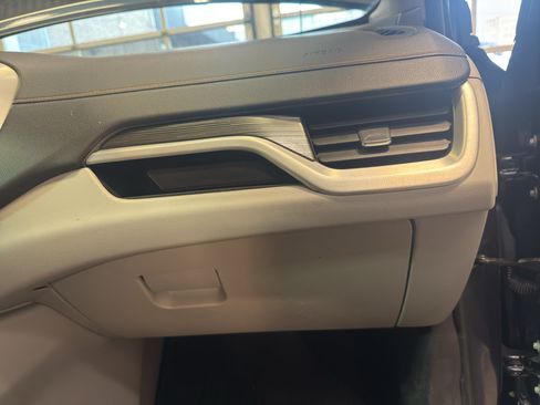 Used 2019 GMC Terrain SLT w/ Preferred Package FWD image 24