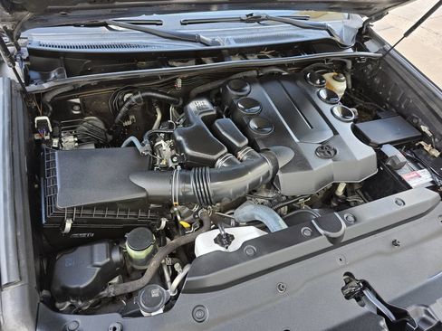 Used 2018 Toyota 4Runner SR5 RWD image 36