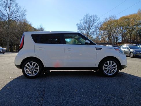 Used 2019 Kia Soul + image 5