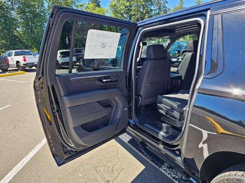 New 2026 Chevrolet Suburban Z71 w/ Comfort Package AWD/4WD image 16