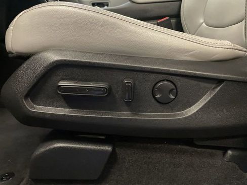 Certified 2025 Honda Pilot Touring image 12