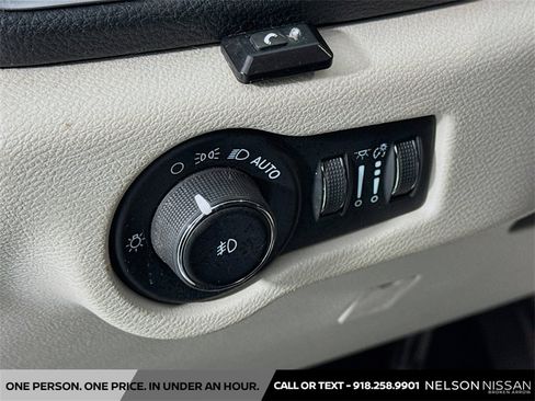 Used 2021 Chrysler Pacifica Limited w/ Premium & Safety Sphere Group image 10