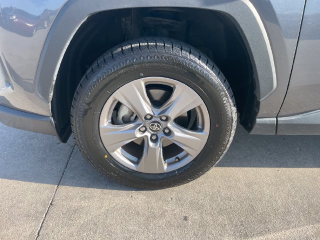 Certified 2025 Toyota RAV4 XLE AWD/4WD image 30
