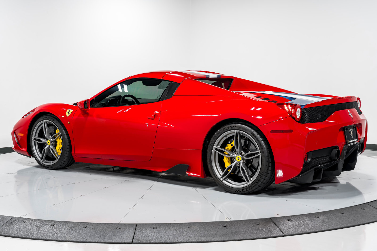 Used 2015 Ferrari 458 Speciale A RWD image 41