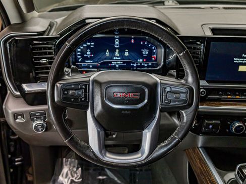 Used 2022 GMC Sierra 1500 Elevation w/ Elevation Premium Package image 15