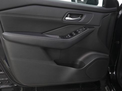 Used 2024 Nissan Rogue SV w/ SV Premium Package image 18