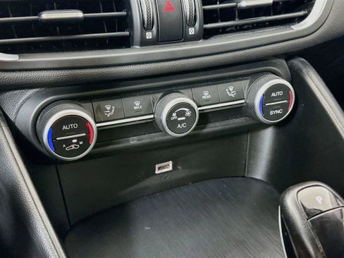 Used 2019 Alfa Romeo Giulia w/ Nero Edizione RWD image 22