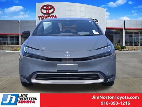 Used 2024 Toyota Prius XLE FWD image 2