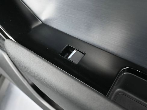 Used 2023 Land Rover Range Rover Velar R-Dynamic S image 50