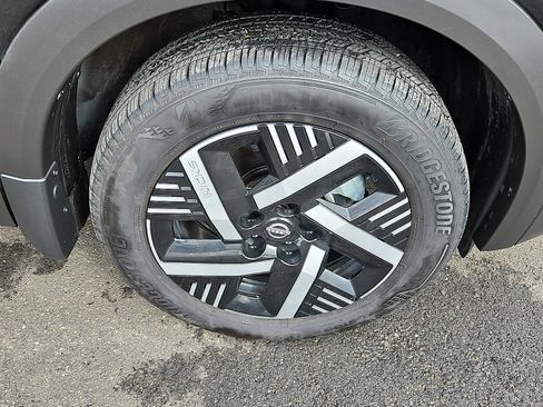 Certified 2025 Nissan Kicks SV w/ Illumination Package image 8