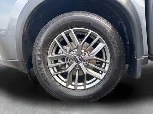 Used 2023 Nissan Rogue S AWD/4WD image 30