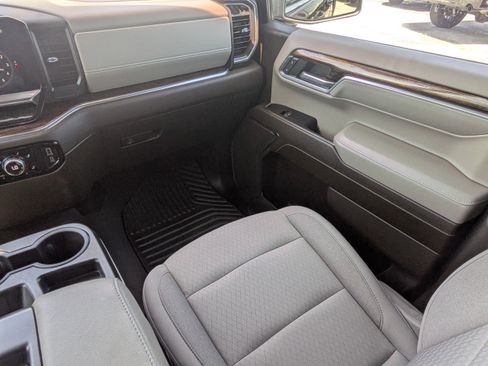 Used 2023 GMC Sierra 1500 SLE AWD/4WD image 17