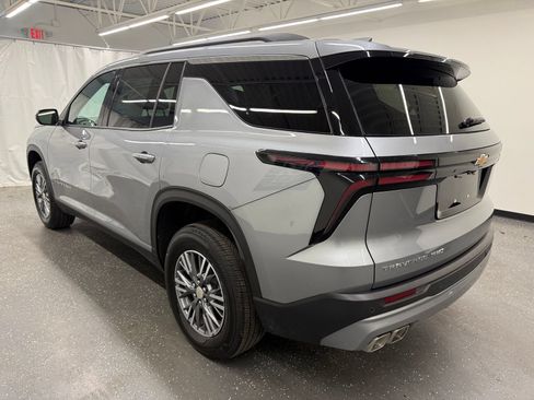Used 2026 Chevrolet Traverse LT AWD/4WD image 3
