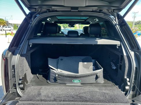 Certified 2025 Land Rover Range Rover SE AWD/4WD image 11
