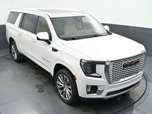 Used 2021 GMC Yukon XL Denali w/ Denali Ultimate Package image 18