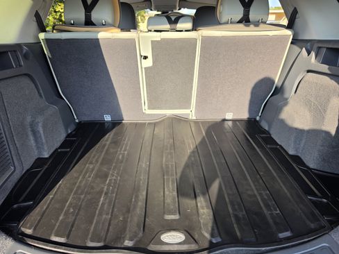 Used 2018 Land Rover Discovery Sport SE AWD/4WD image 11