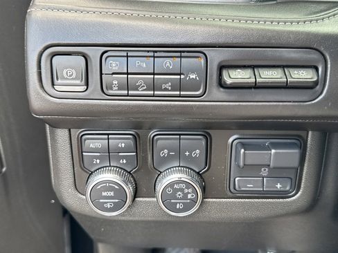 Used 2024 GMC Yukon Denali Ultimate AWD/4WD image 15