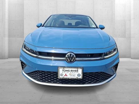 Used 2025 Volkswagen Jetta SE FWD image 2