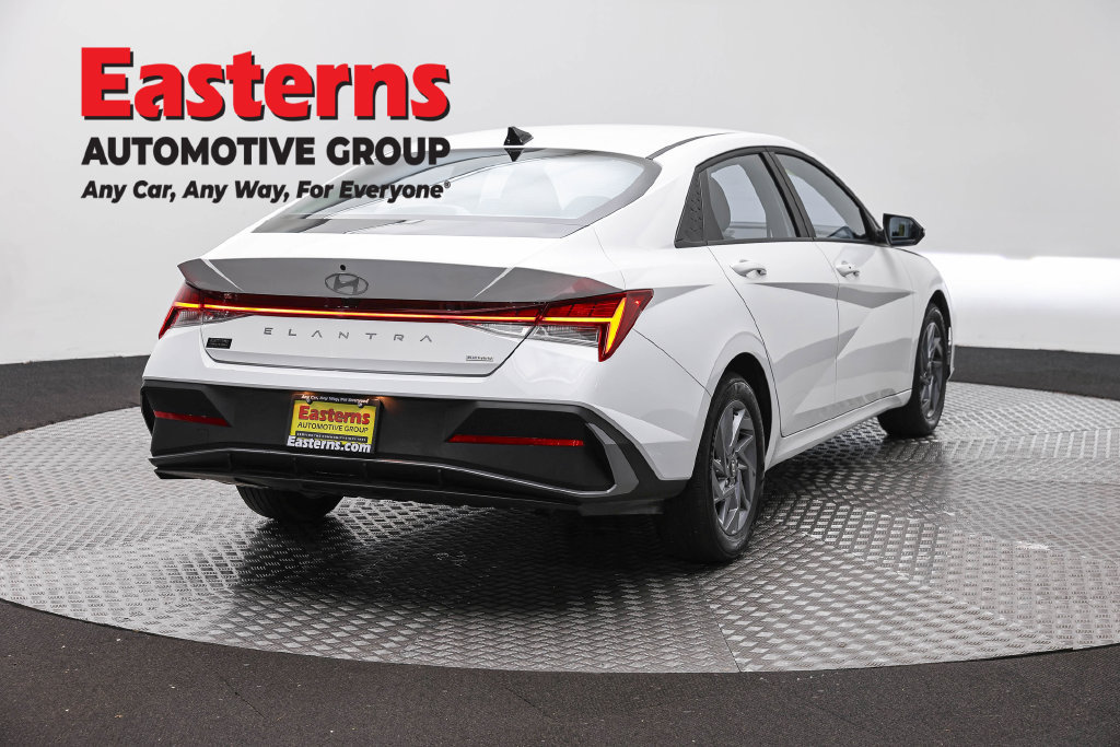 Used 2026 Hyundai Elantra Hybrid FWD image 6