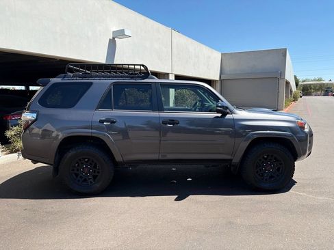 Used 2021 Toyota 4Runner Venture w/ Moonroof Package AWD/4WD image 6