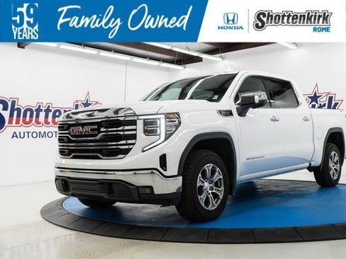 Used 2024 GMC Sierra 1500 SLT image 1
