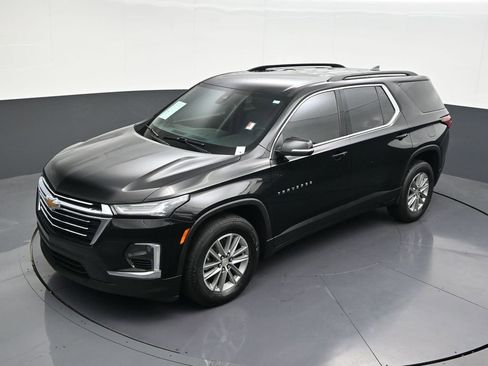 Used 2023 Chevrolet Traverse LT image 16