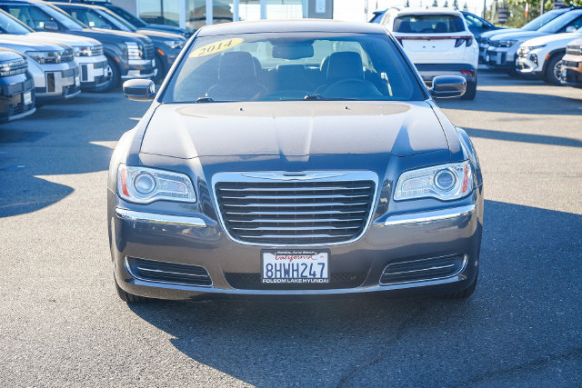 Used 2014 Chrysler 300 RWD image 7