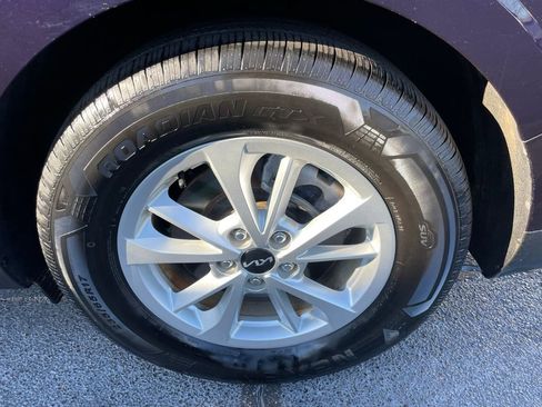 Used 2023 Kia Carnival LX image 44