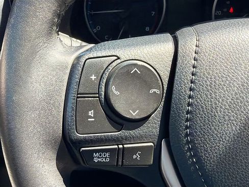 Used 2018 Toyota RAV4 XLE image 35