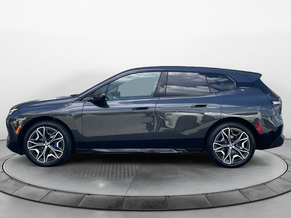 Used 2024 BMW iX xDrive50 w/ Premium Package AWD/4WD image 4