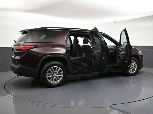 Used 2023 Chevrolet Traverse LT AWD/4WD image 32