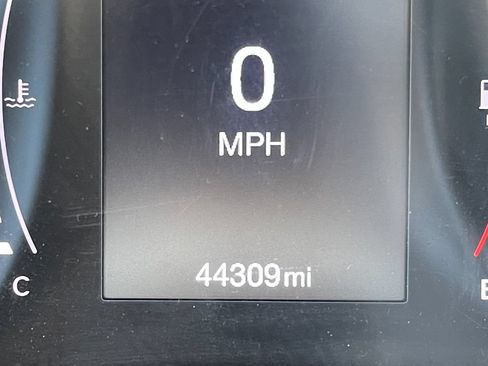 Used 2019 Jeep Compass Latitude w/ Cold Weather Group AWD/4WD image 10