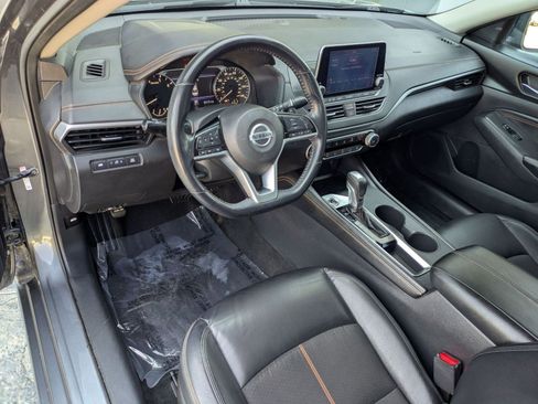 Used 2021 Nissan Altima 2.5 SR w/ SR Premium Package FWD image 12