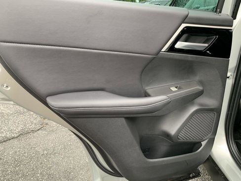 Used 2023 Mitsubishi Outlander SE image 26