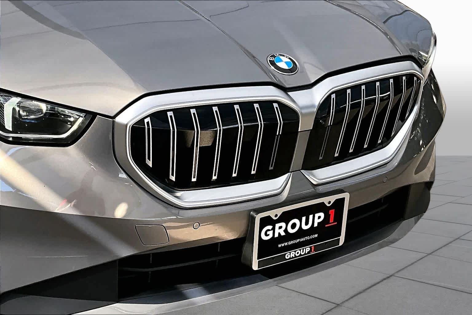 Used 2025 BMW 530i w/ Premium Package RWD image 30