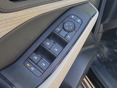 Certified 2023 Nissan Rogue SV FWD image 17